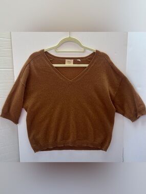 Elie Tahari Caramel Cashmere V-Neck Sweater with Elbow-Length Sleeves